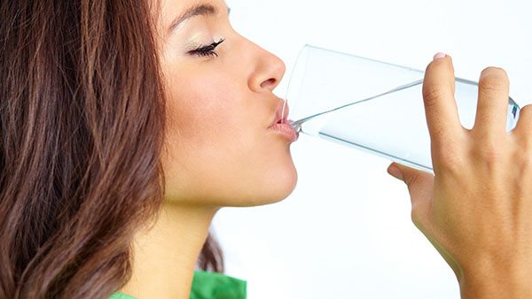 Tomar água pode te ajudar a evitar a obesidade